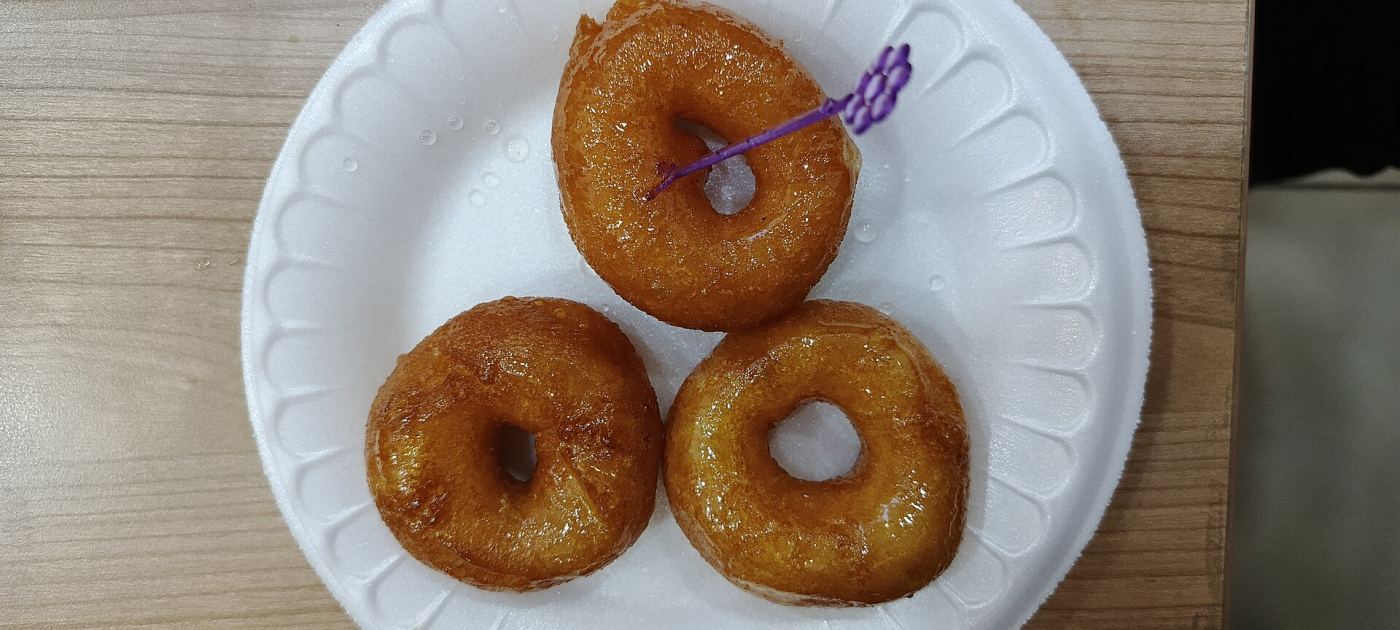 Small fried dough balls drizzled with syrup, in the style of Emirati luqaimat