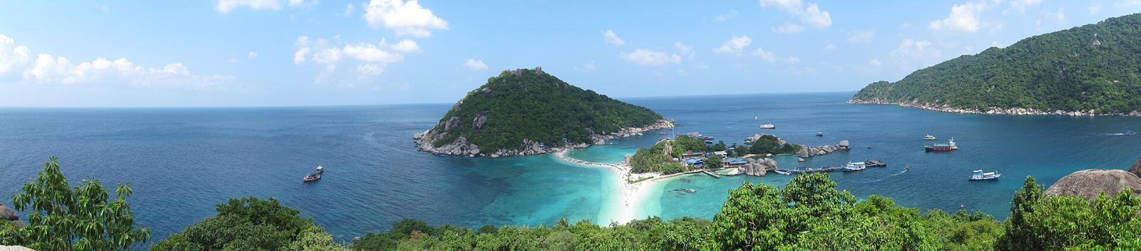The iconic three-lobed sandbar of Koh Nangyuan island connecting to Koh Tao, seen from above
