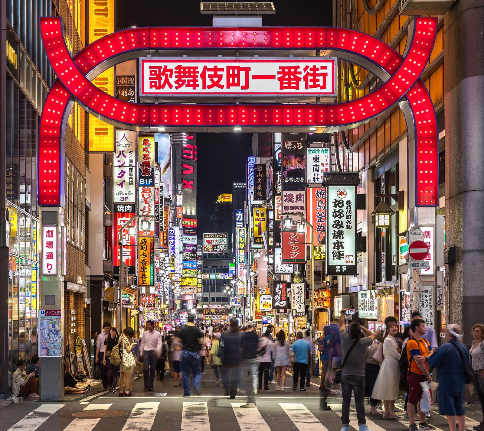 Kabukicho: A Practical Guide to Shinjuku's Neon Entertainment District