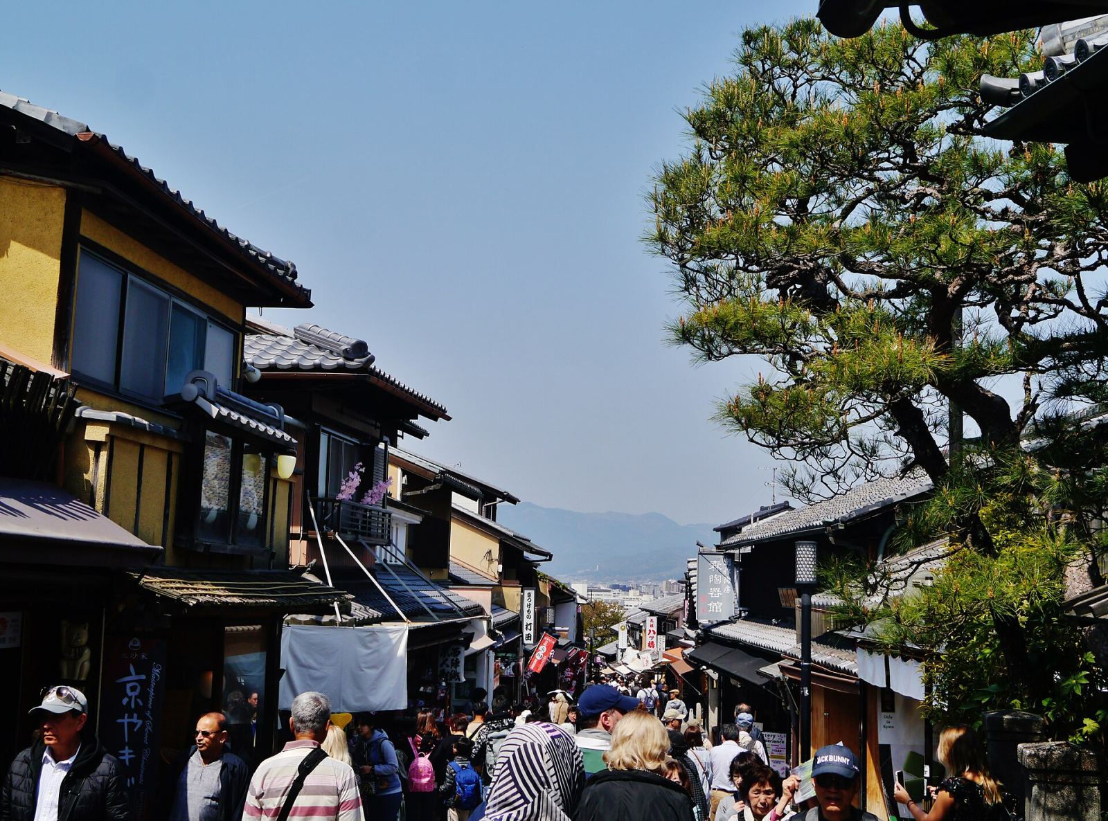 Sannenzaka and Ninenzaka: Kyoto's Historic Higashiyama Slopes, Explained