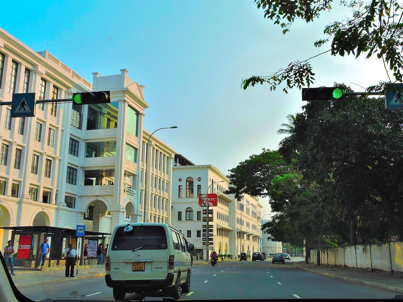 Street scene with colonial-era buildings in Cinnamon Gardens, Colombo