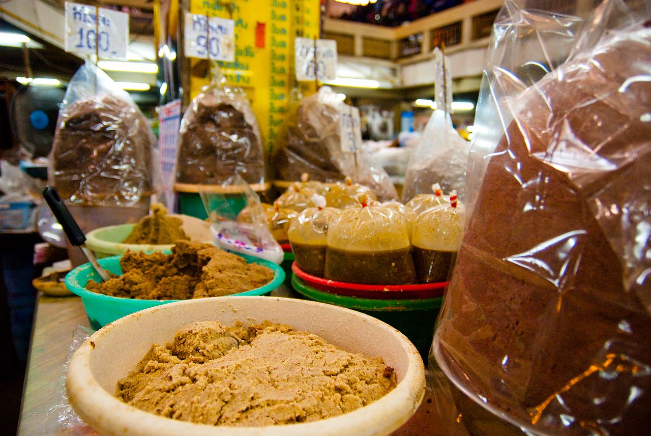 Warorot Market: Chiang Mai's Local Food and Flower Market