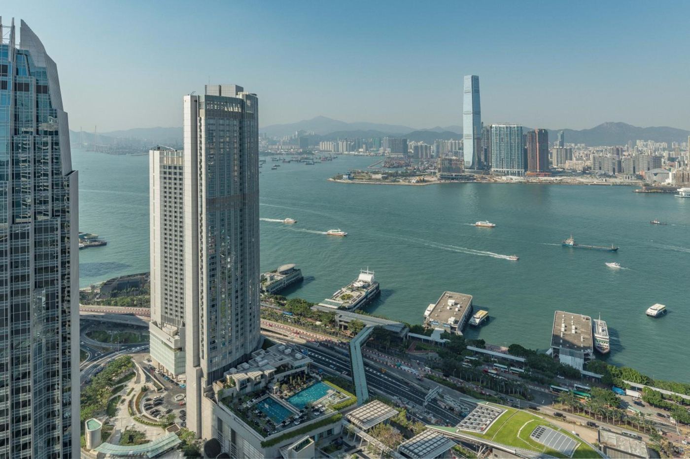 Four Seasons Hotel Hong Kong exterior