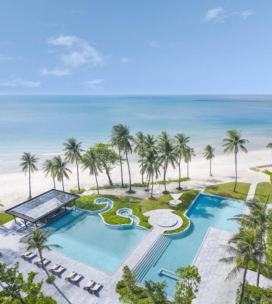 Centara Reserve Samui colonial-style pool and beach