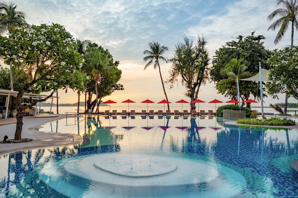 Amari Koh Samui beachfront pools and gardens