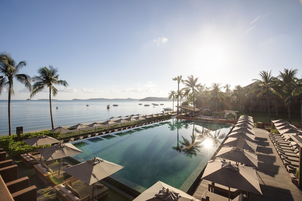 Hansar Samui Resort & Spa infinity pool at Bophut Beach